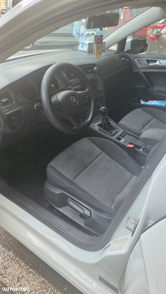 Volkswagen Golf 1.6 TDI DPF BMT Highline - 17