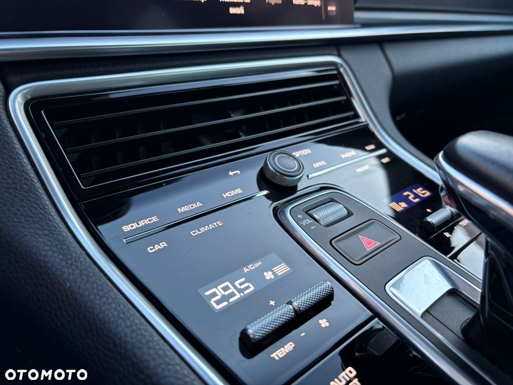 Porsche Panamera 4 Platinum Edition - 22