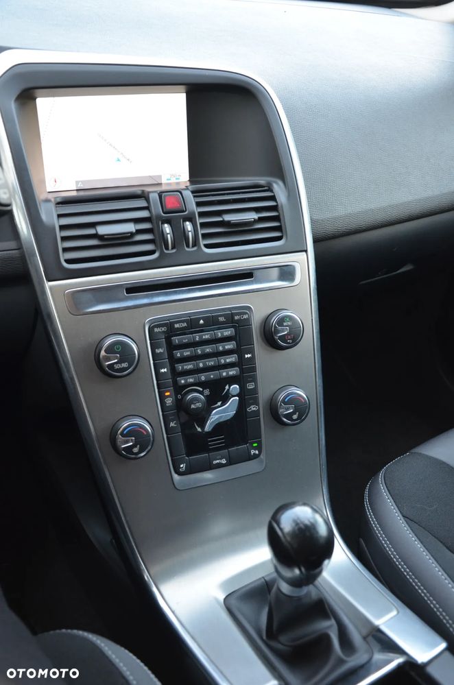 Volvo XC 60 D4 Momentum - 10