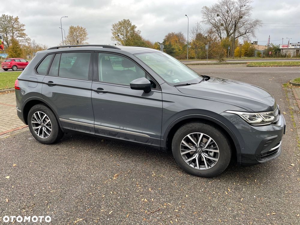 Volkswagen Tiguan - 1