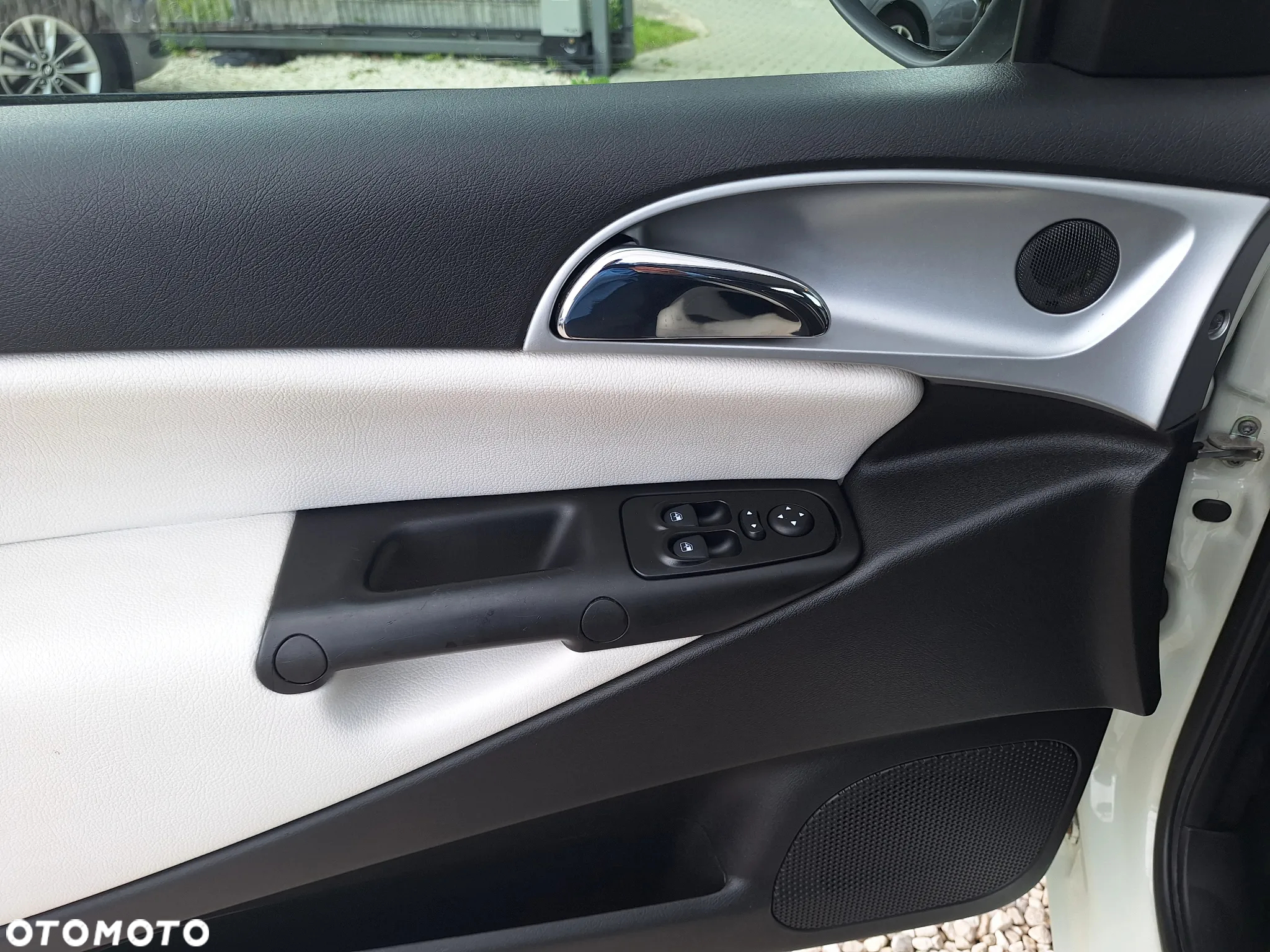 Lancia Ypsilon 1.2 8V Argento (4 os.) - 31