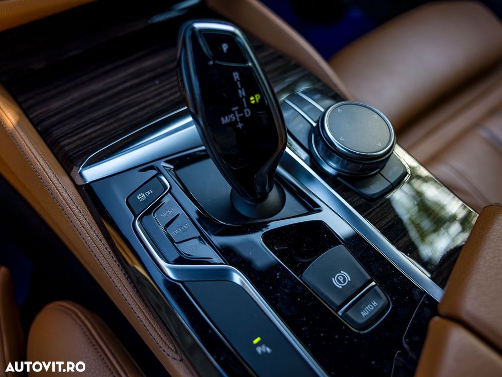 BMW Seria 5 530i Aut. Luxury Line - 24