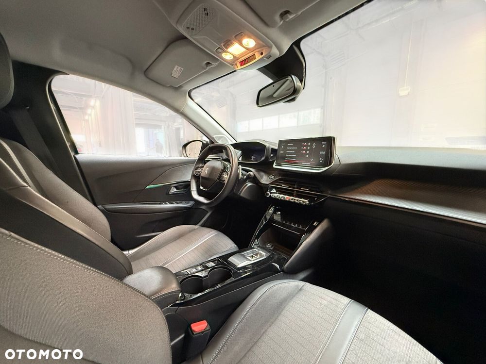 Peugeot 208 - 30
