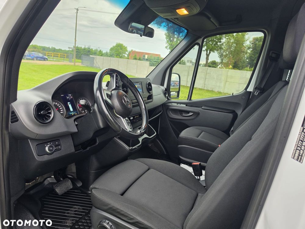 Mercedes-Benz Sprinter 907 - 14