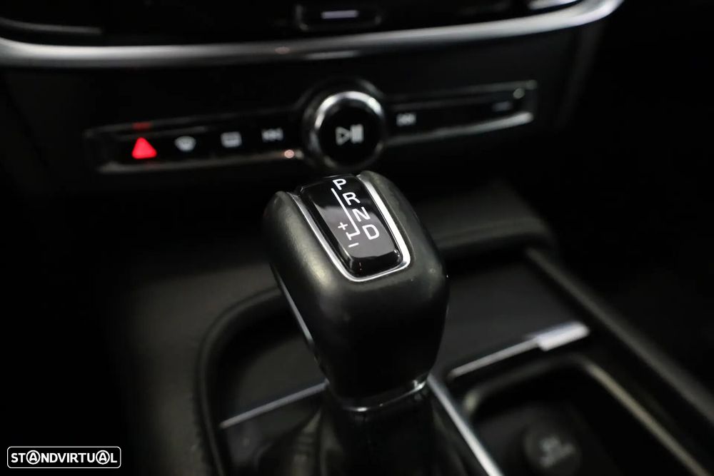 Volvo V90 2.0 D4 Momentum Plus Geartronic - 32