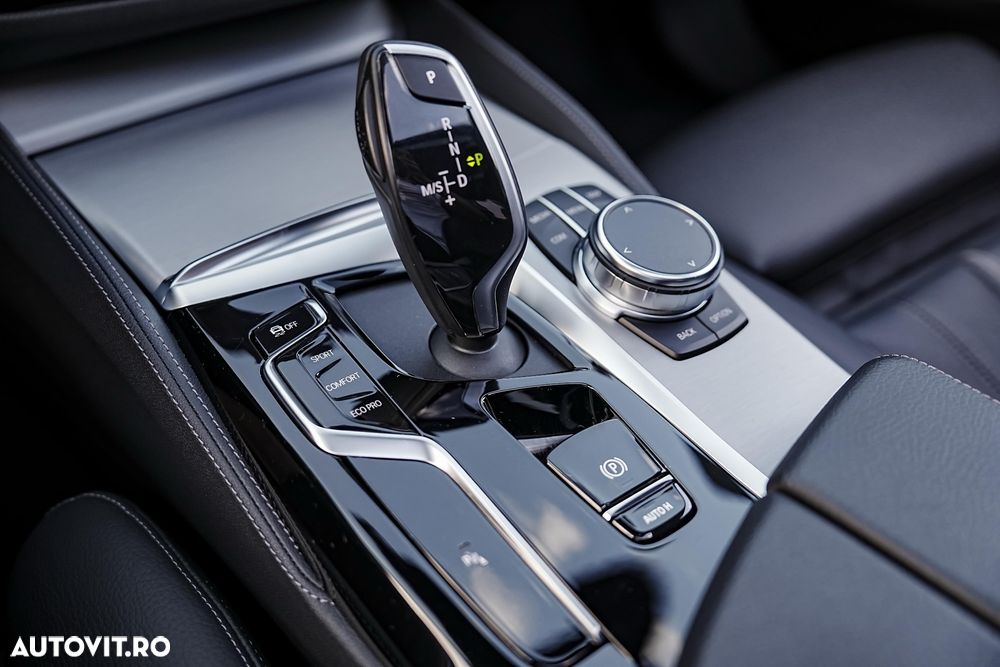 BMW Seria 5 520d Aut. Luxury Line - 23