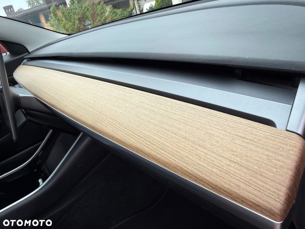 Tesla Model 3 - 32