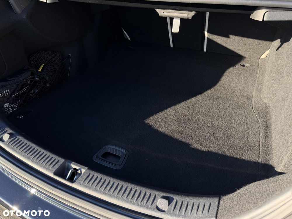 Mercedes-Benz Klasa E 220 d 9G-TRONIC - 23