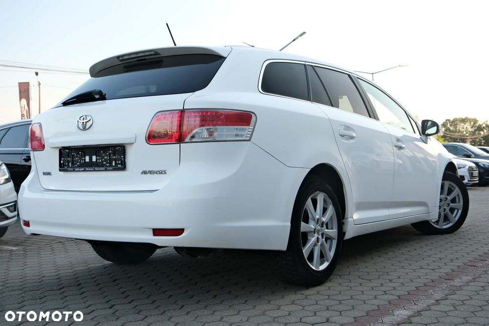 Toyota Avensis 1.8 Luna - 10