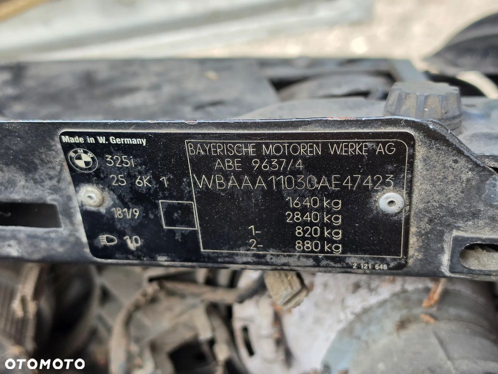 BMW Seria 3 325i - 12