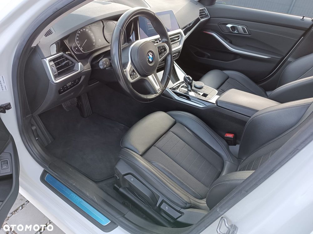 BMW Seria 3 318i Sport Line - 12