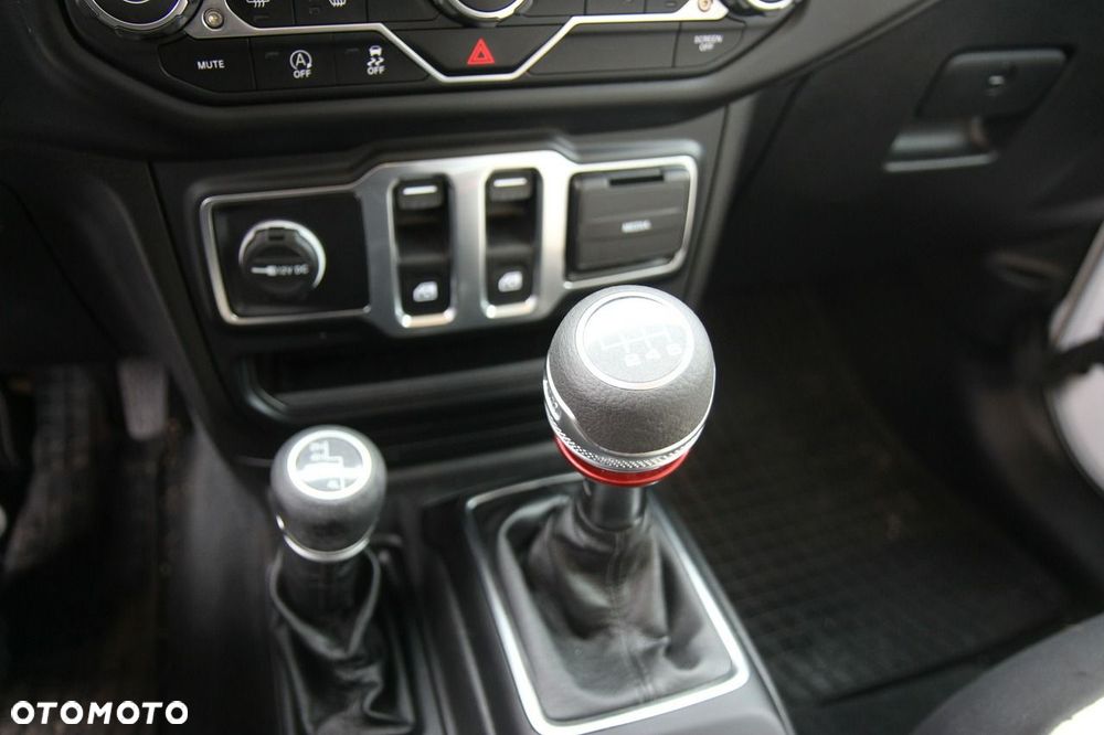 Jeep Wrangler - 24
