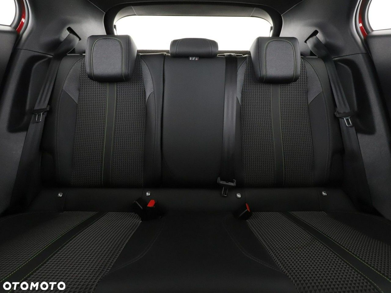 Peugeot 2008 PureTech 130 EAT8 GT - 18