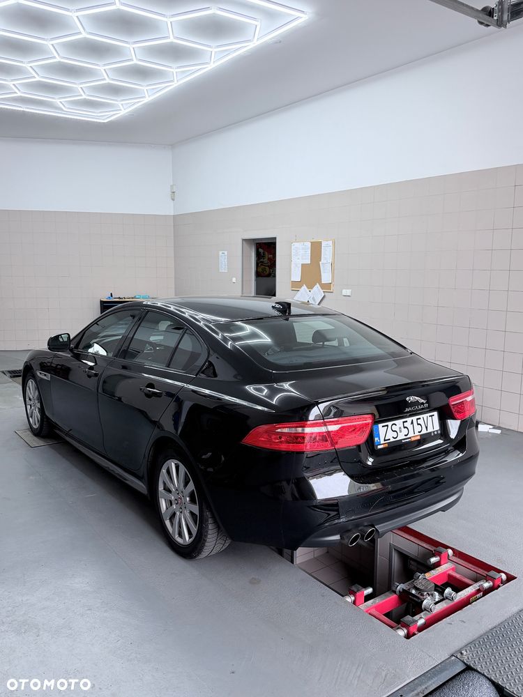 Jaguar XE 2.0 D AWD R-Sport - 7
