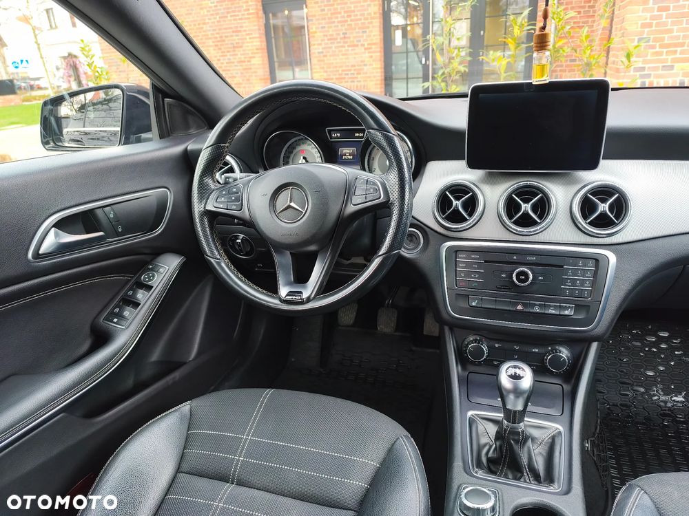 Mercedes-Benz CLA 180 AMG Line - 15