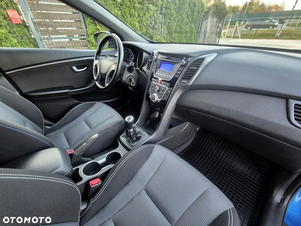Hyundai i30 blue 1.4 Passion - 31