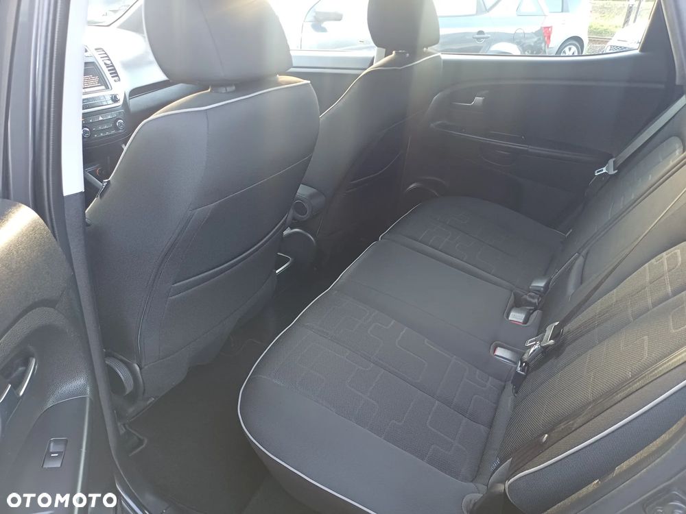 Kia Venga - 21