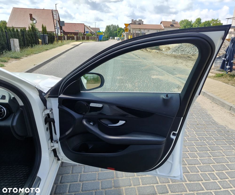 Mercedes-Benz Klasa C 200 d 9G-TRONIC - 25
