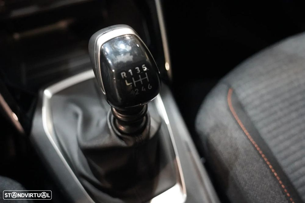 Peugeot 208 - 29