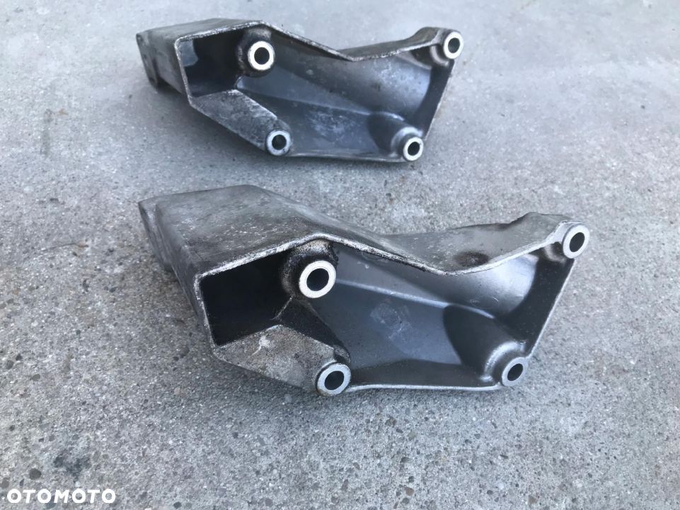 Łapa silnika Vw PASSAT B5 AUDI 1.6b wspornik mocowanie ALTERNATORA SPRĘŻARKI - 13