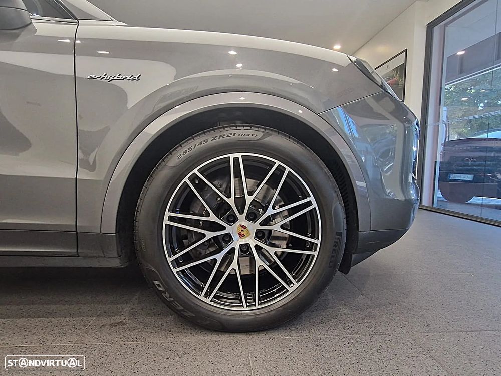 Porsche Cayenne Coupé E-Hybrid - 8