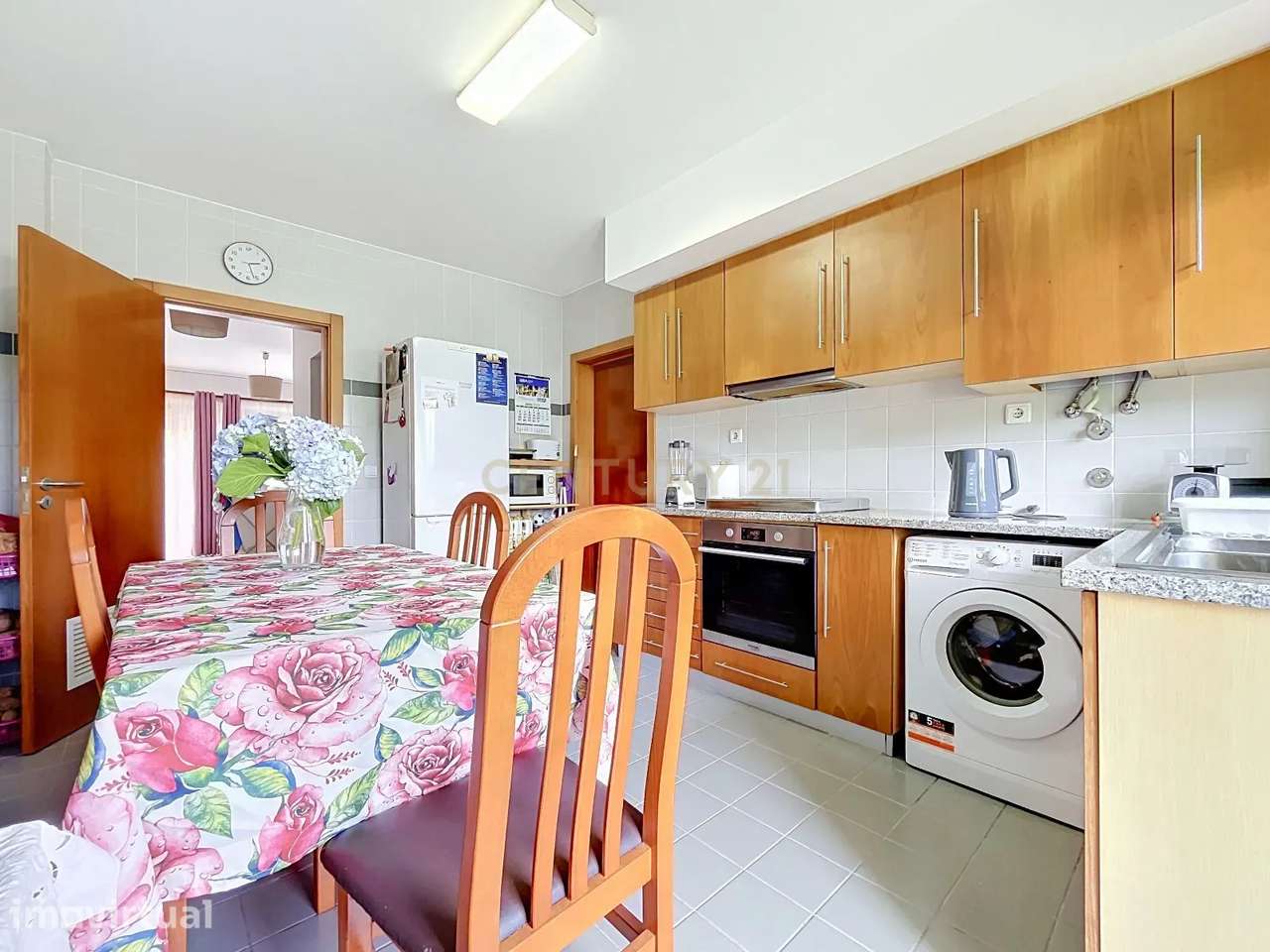 Apartamento T2 com Varandas, Excelentes Áreas e Zona de Lazer Privativ - Grande imagem: 5/15