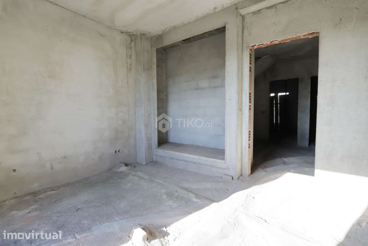 Moradia T2 com Obra Inacabada e Excelente Potencial no Montijo - Grande imagem: 5/19