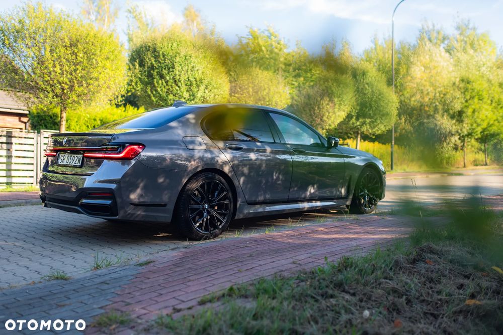 BMW Seria 7 740d xDrive mHEV sport - 32