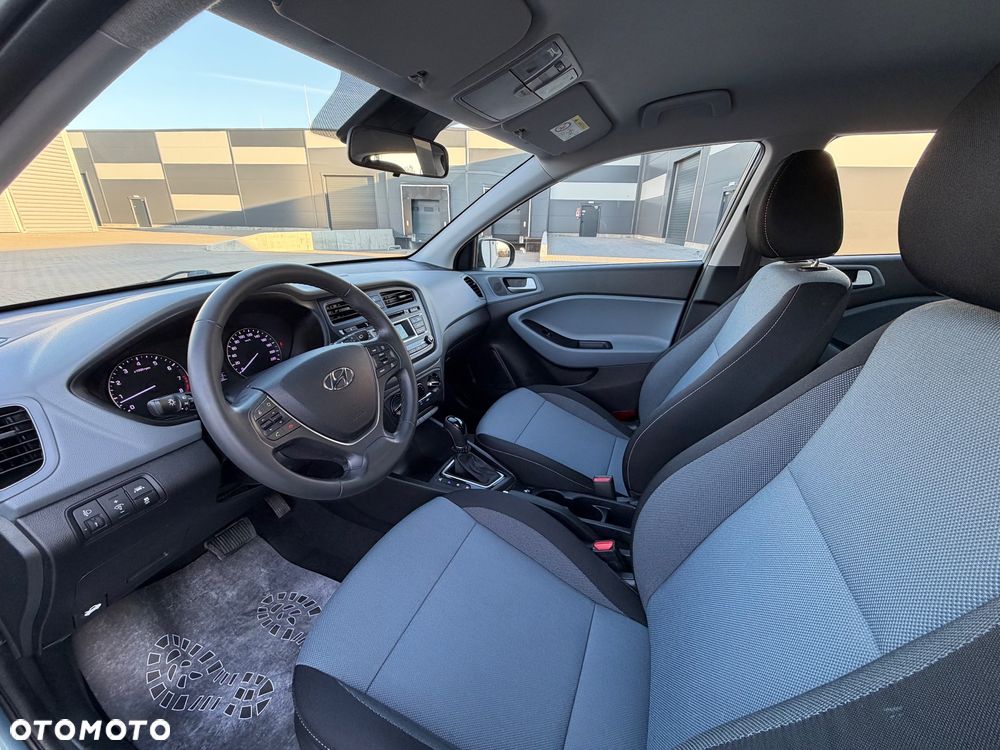 Hyundai i20 1.4 Comfort EU5 - 17