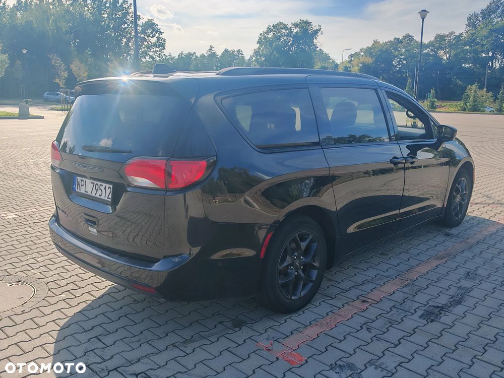 Chrysler Pacifica - 5