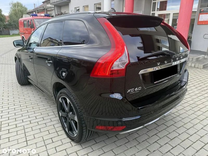 Volvo XC 60 D3 Drive-E Ocean Race - 3