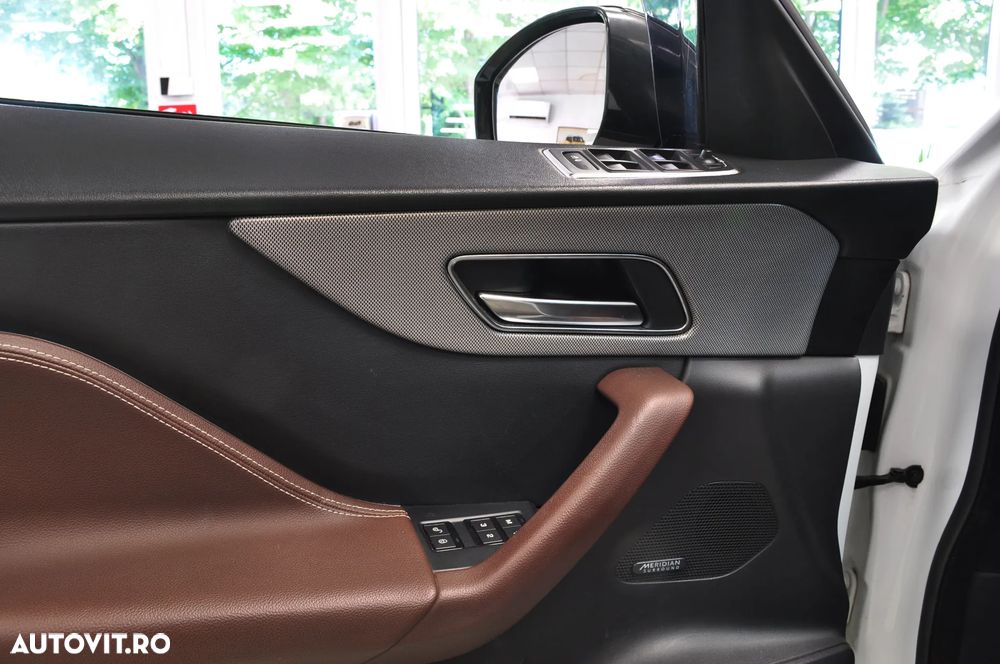 Jaguar F-Pace AWD First Edition - 9