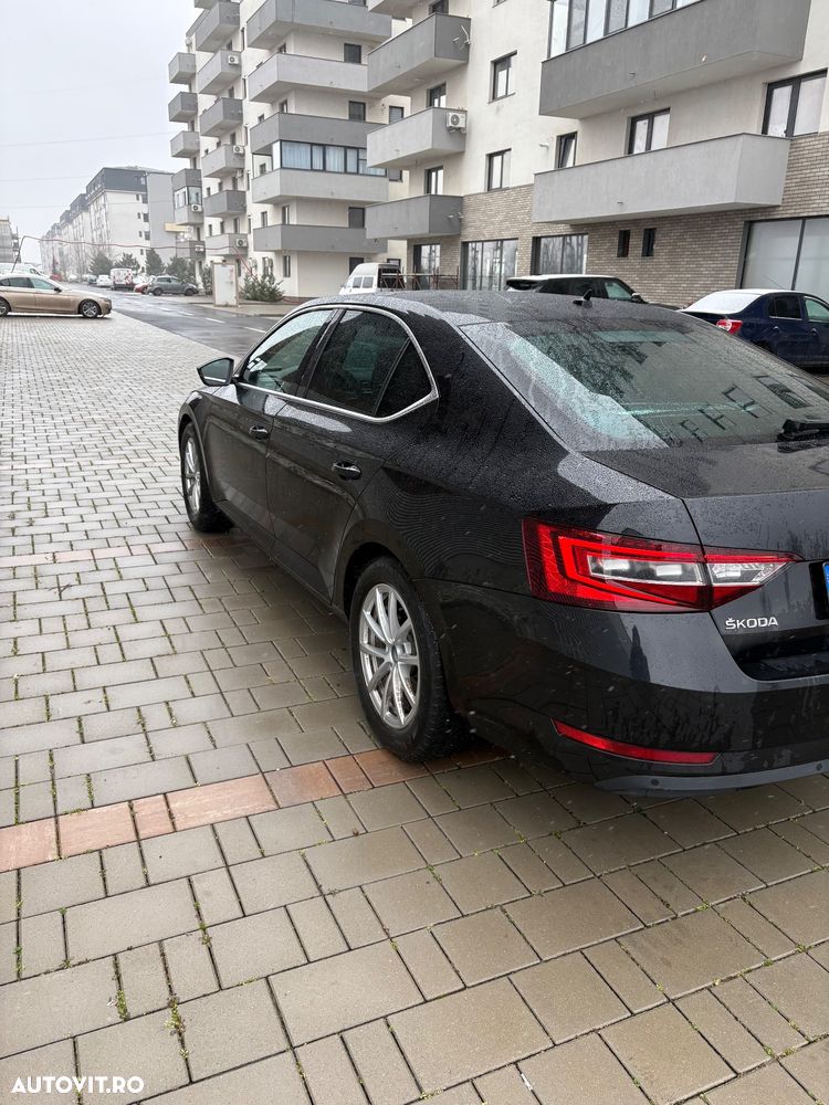 Skoda Superb 2.0 TDI DSG Style - 29