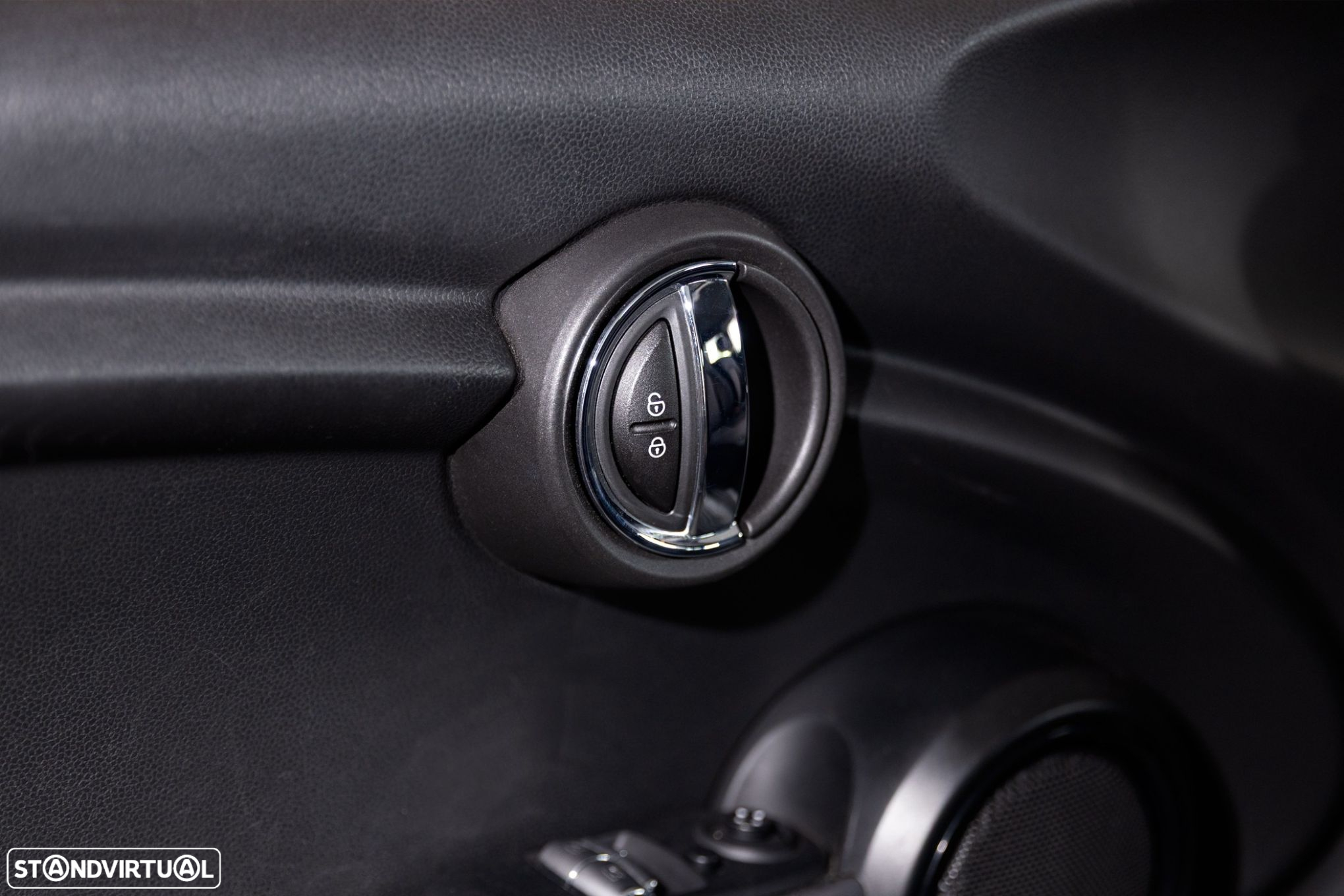 MINI 3 Portas One D - 21