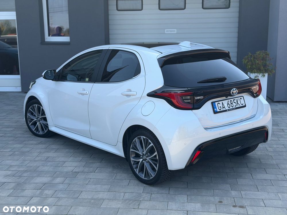 Toyota Yaris Hybrid 100 Selection Platinum - 4