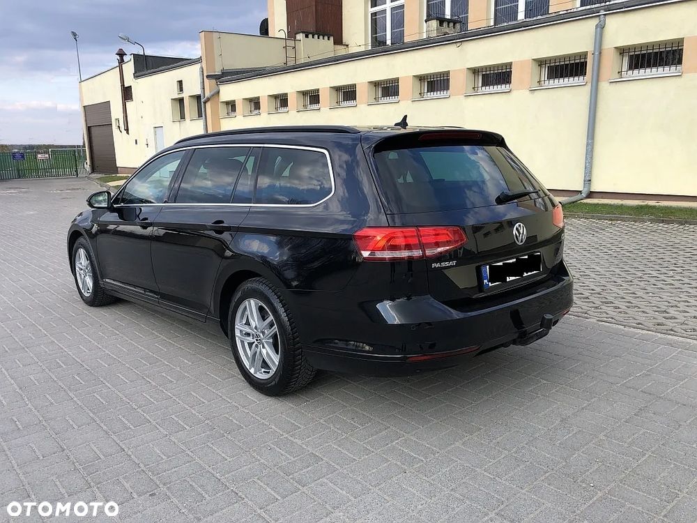Volkswagen Passat - 4