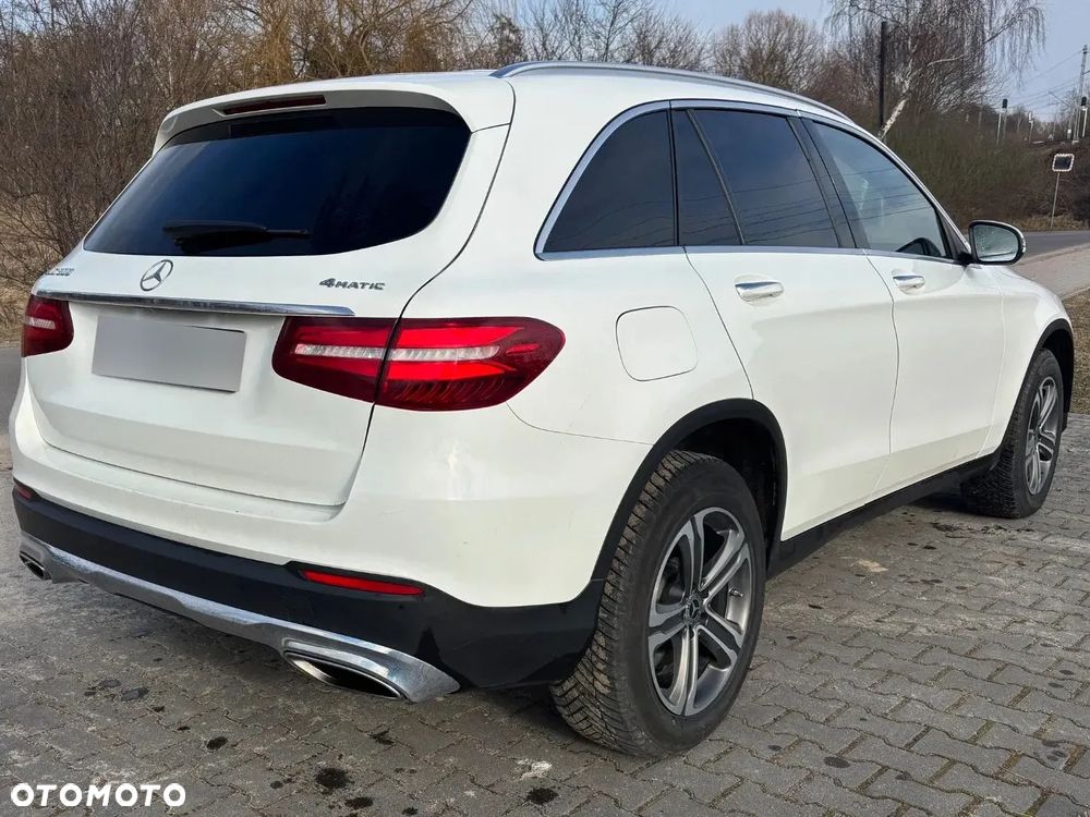 Mercedes-Benz GLC 300 4Matic 9G-TRONIC Exclusive - 2