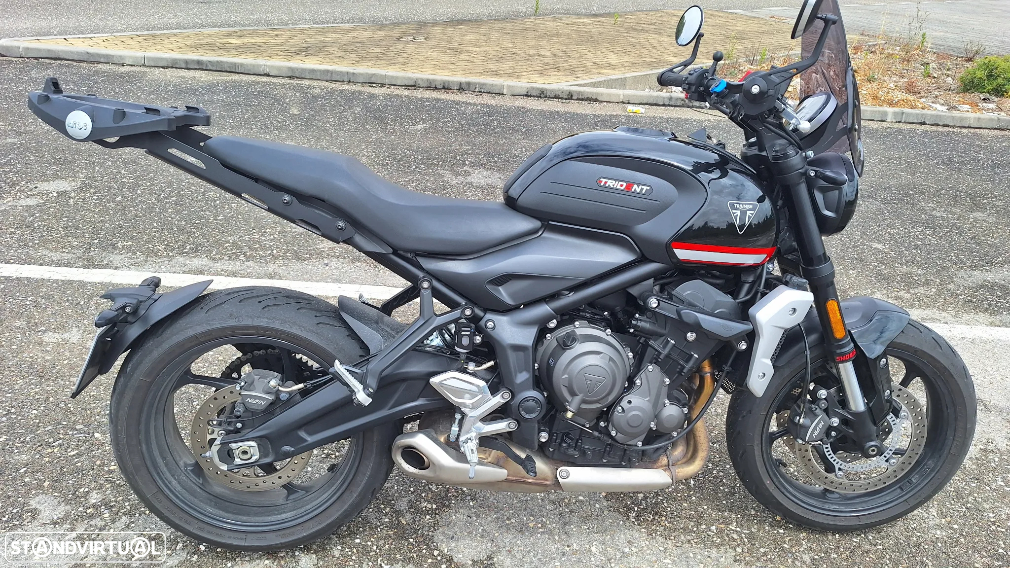 Triumph Trident - 3