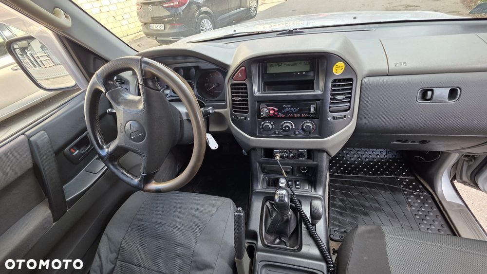 Mitsubishi Pajero - 8