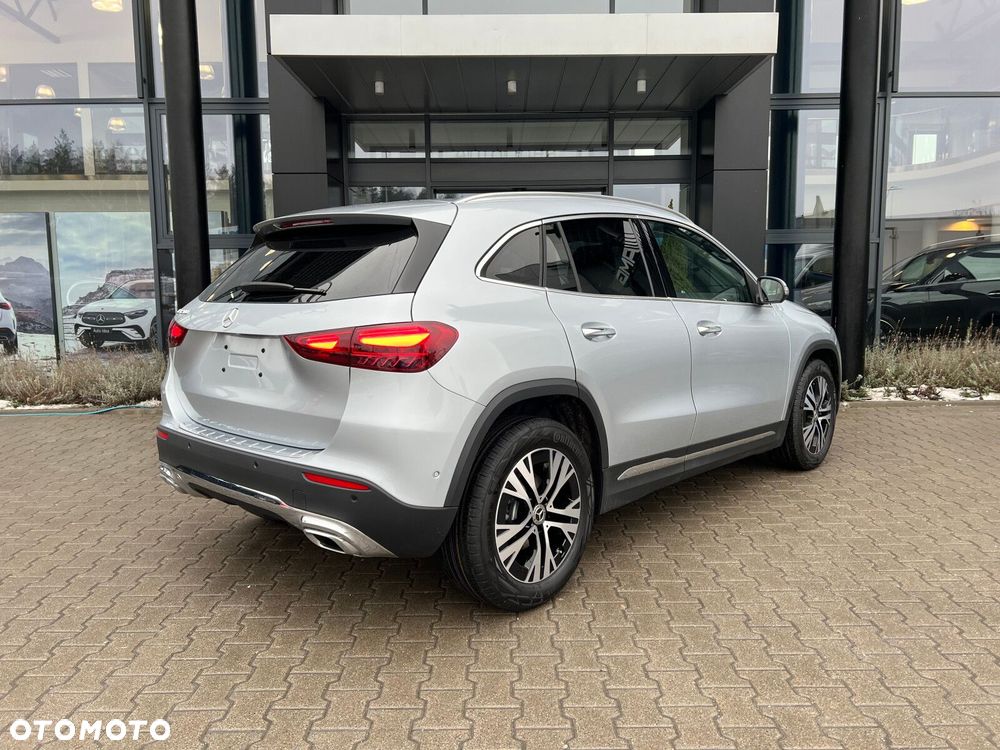 Mercedes-Benz GLA - 17