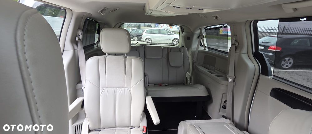 Chrysler Town & Country 3.6 Limited - 15
