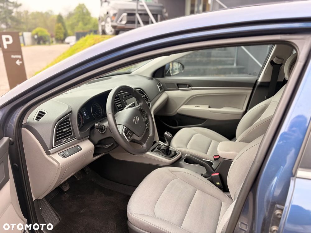 Hyundai Elantra 1.6 Comfort - 9