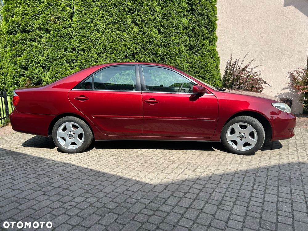 Toyota Camry - 17