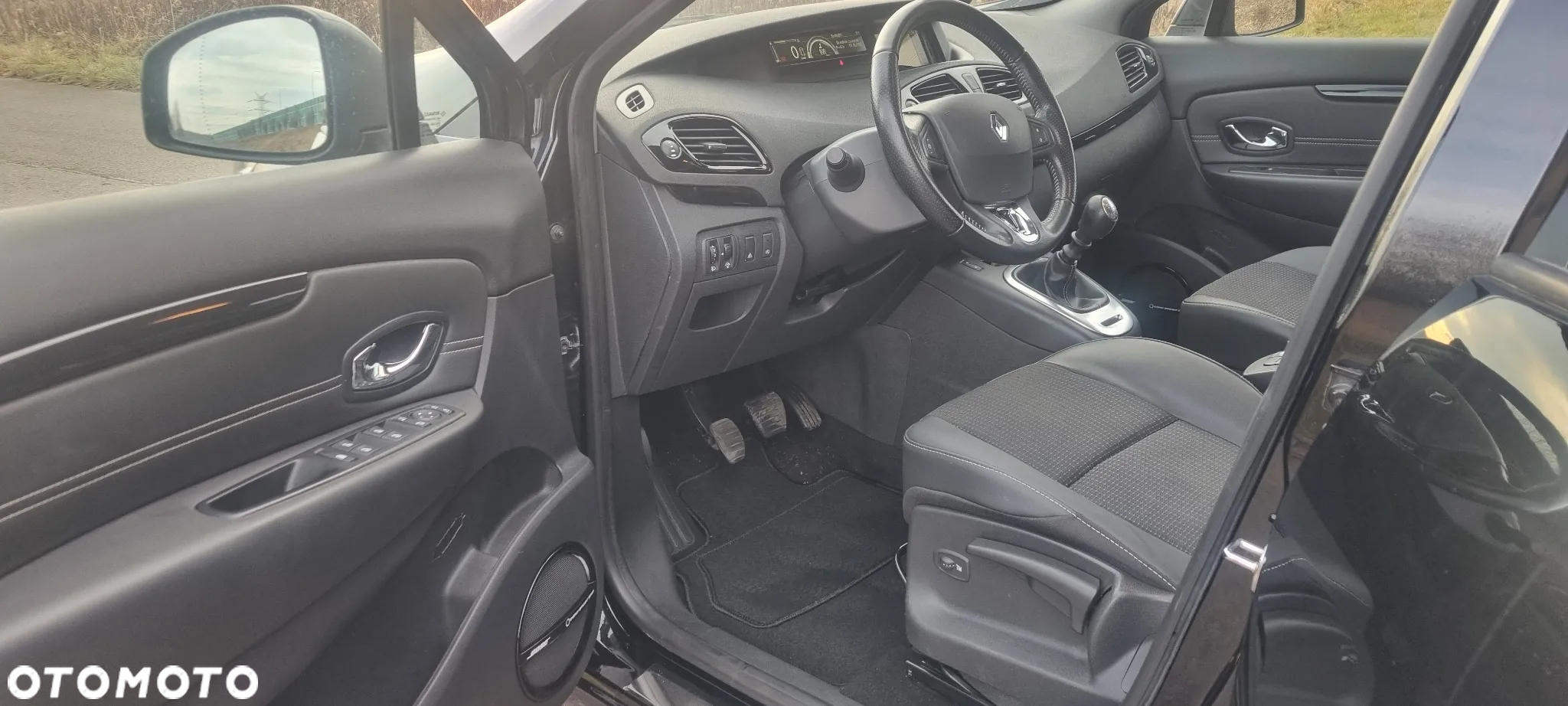 Renault Grand Scenic ENERGY TCe 130 BOSE EDITION - 17
