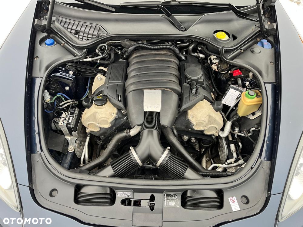 Porsche Panamera PDK Platinum Edition - 11