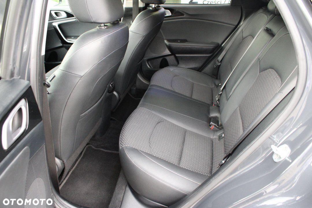 Kia XCeed - 10