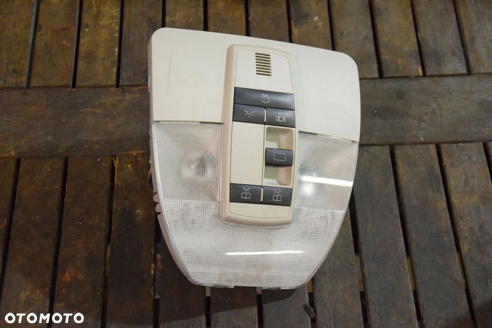 Mercedes A-Klasa W169 W245 Lampka oświetlnie kabiny A1698206701 ze sterowaniem szyberdachem