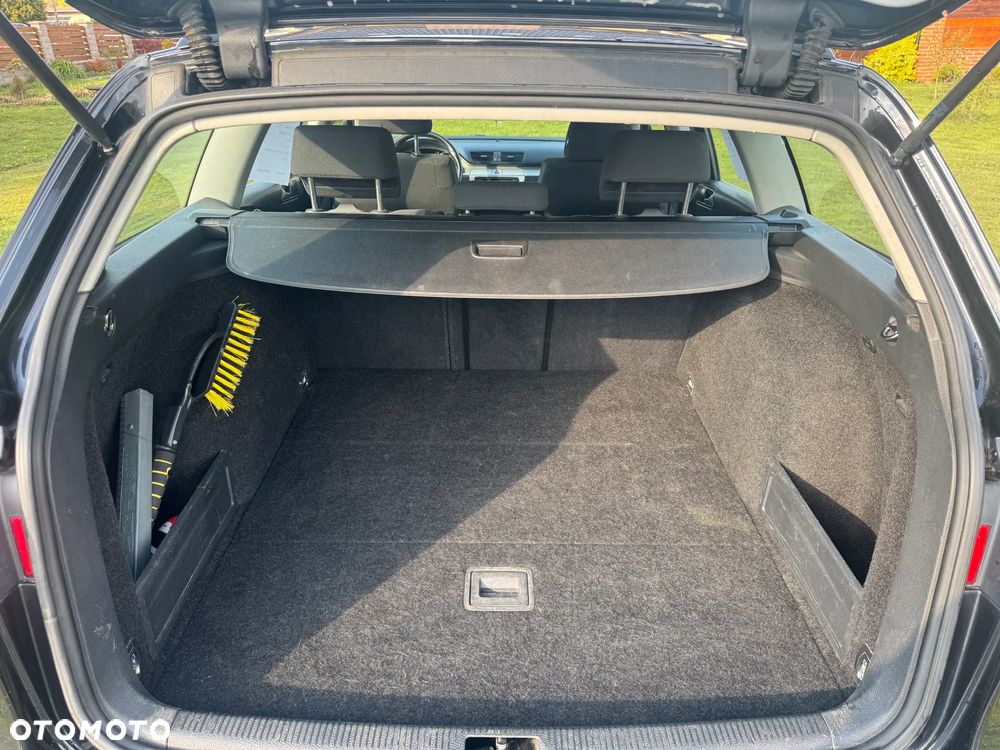 Volkswagen Passat - 13