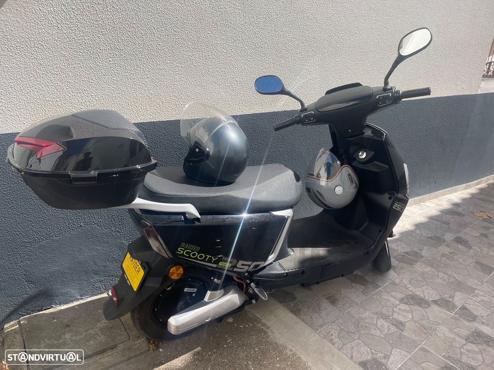 Raider Scooty Sport 250 - 3