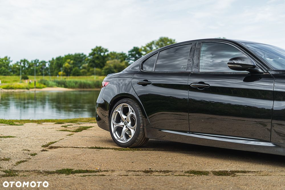 Alfa Romeo Giulia 2.0 Turbo 16V AT8-Q4 Veloce - 10
